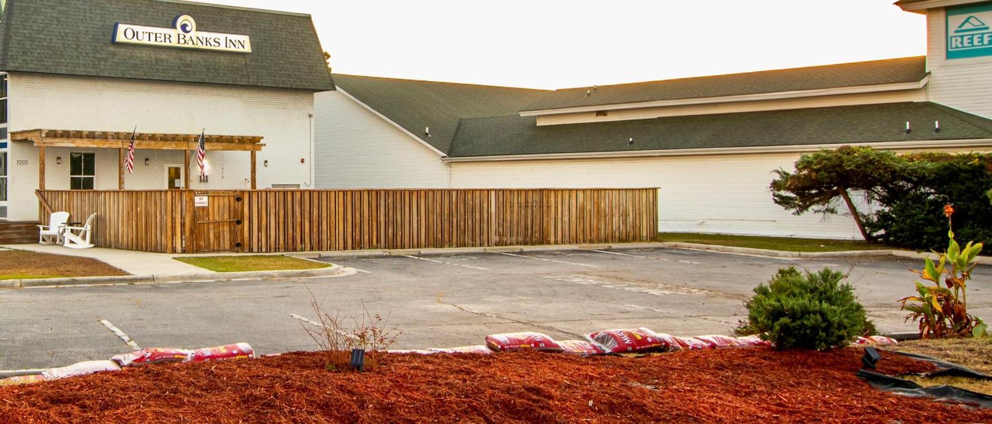 Ocean Sands Beach Boutique Inn - Stay By The Beach - Indoor Hotel - Saltwater-Mineral Pool Open Until 4 Am - Free Parking - Walk To Famous Beach - Ultra Sparkling Certified Hotel - Free Guest Laundry Kill Devil Hills Exterior photo