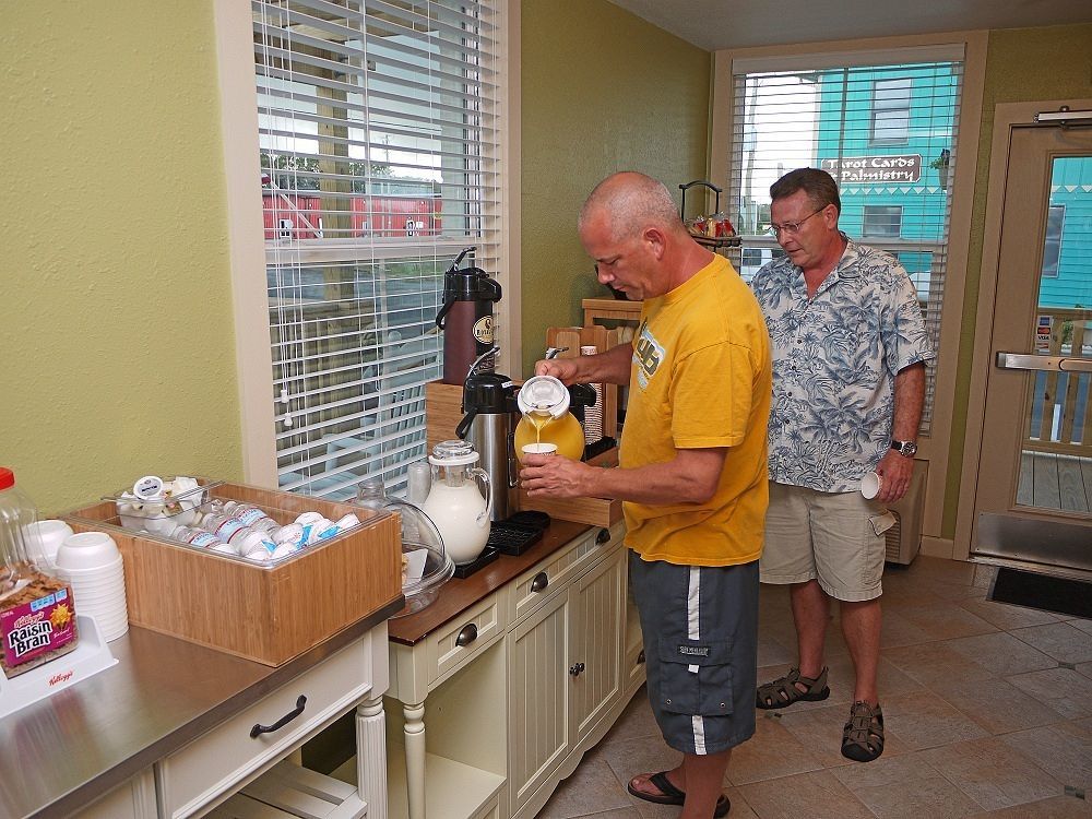 Ocean Sands Beach Boutique Inn - Stay By The Beach - Indoor Hotel - Saltwater-Mineral Pool Open Until 4 Am - Free Parking - Walk To Famous Beach - Ultra Sparkling Certified Hotel - Free Guest Laundry Kill Devil Hills Exterior photo